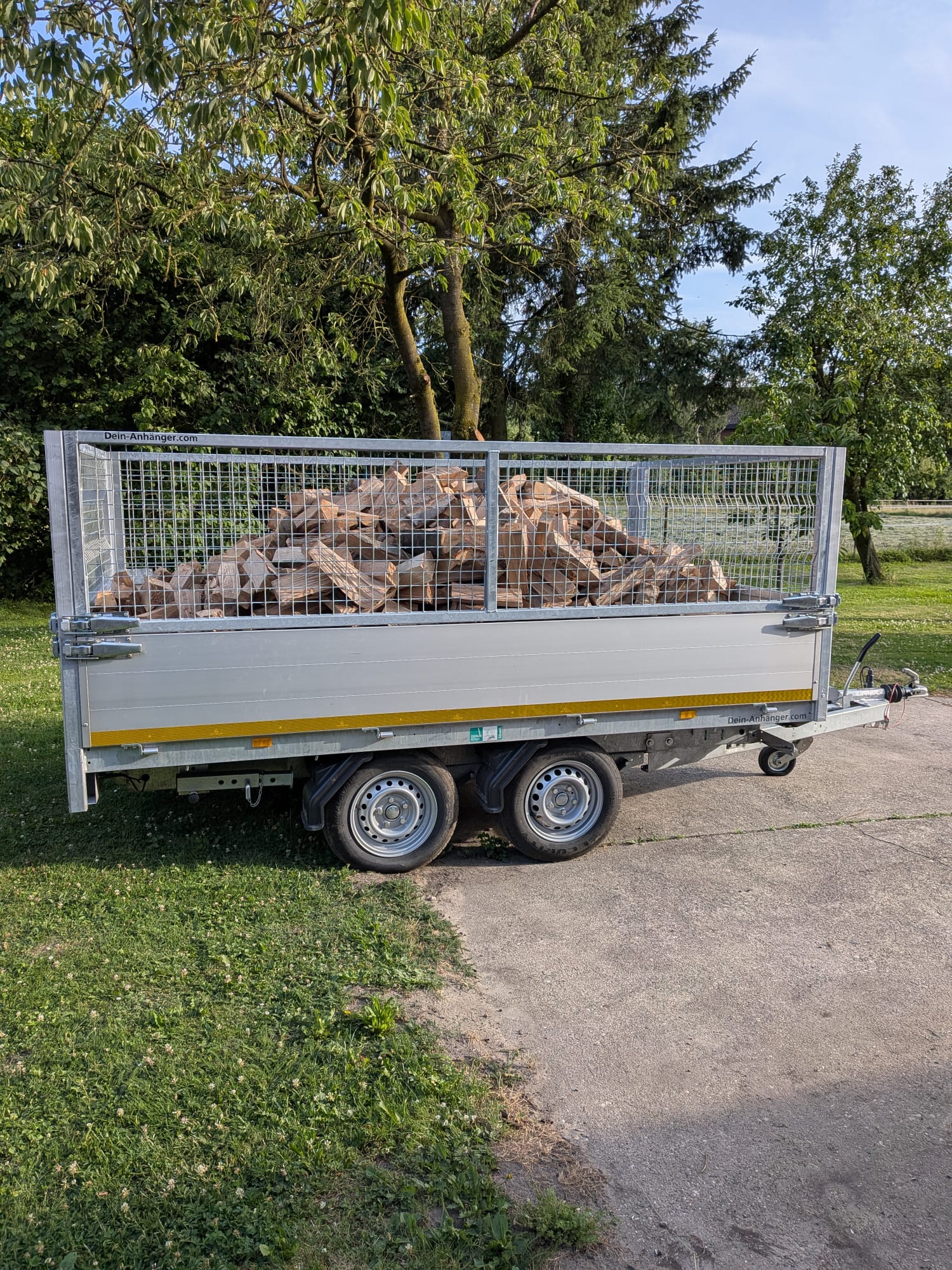 Neuer Hochaufbau des Anhängers für größere Brennholzmengen